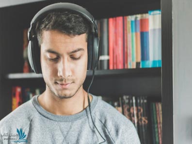 مزایای گوش دادن به کتاب صوتی
